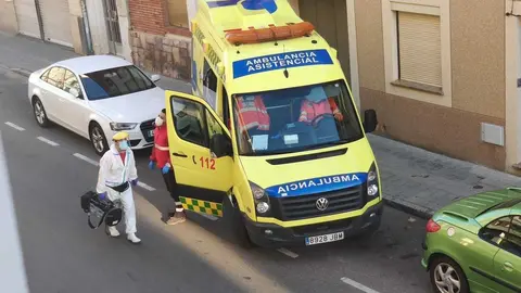 Una ambulancia acude a un domicilio de Zamora