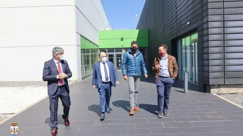 Visita al Vivero de Empresas de Enrique Oliveira y Francisco Javier Díaz