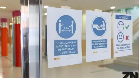 Carteles informativos sobre higiene en un aula de Zamora