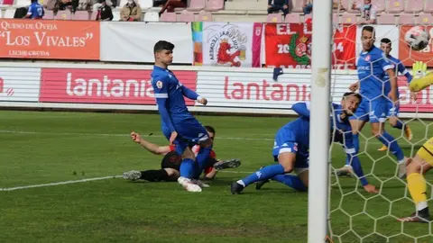Coscia marca el primer gol.