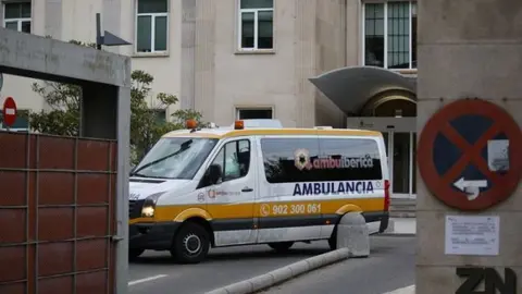 Una ambulancia en el Hospital Virgen de la Concha