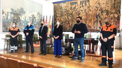 Los responsables de Protección Civil de Toro reciben nuevo material