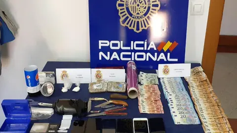 Material incautado en la operación de la Policía Nacional en La Alberca