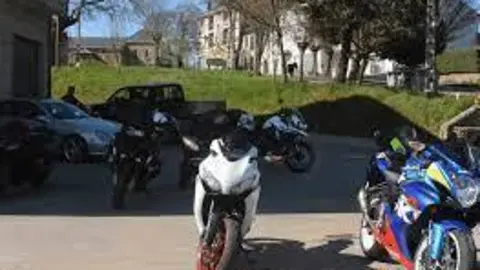 Motos