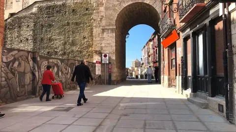 Viandantes por la calle