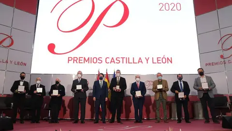 Foto de Familia de los galardonados con los Premios Castilla y León