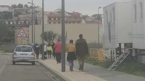 Viandantes paseando por Zamora