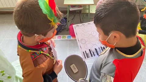 Alumnos de Trilema Zamora celebrando el Día del Libro
