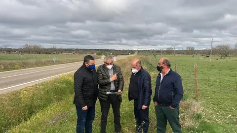 Javier Faúndez conversa con dirigentes de Sayagua