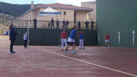 Partido de frontenis.