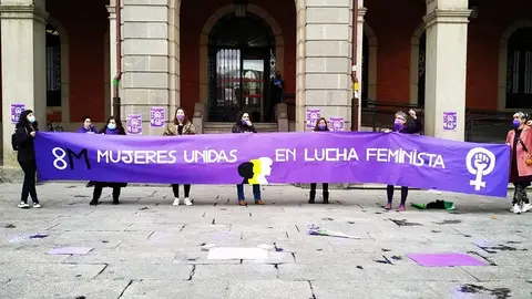 Movimiento Feminista "Trece Rosas"