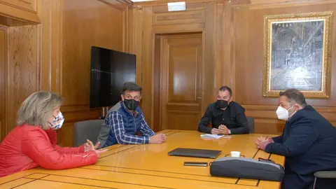 Reunión entre los responsables de la Diputación y de AZAVI.