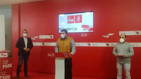 Los procuradores socialistas en la rueda de prensa