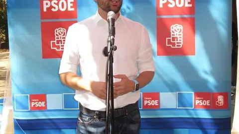 PSOE-Zamora. Antidio Fagúndez con militantes socialistas en Valorio