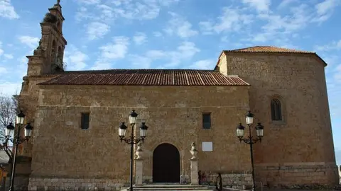 Placa en honor a Primo de Rivera en la iglesia de Arcenillas.
