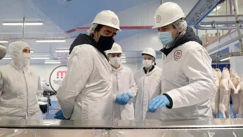 Mañueco en una visita.