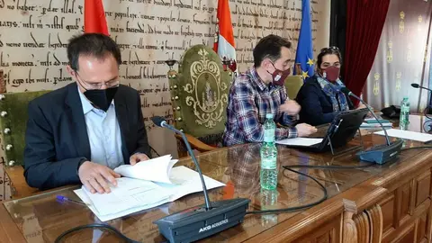 Reunión para abordar el problema de los accesos a la N-525