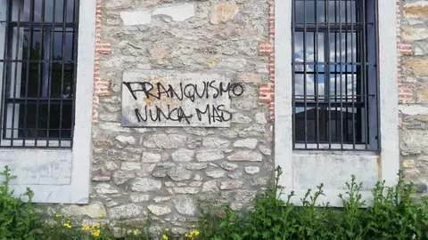 Pintada en la antigua escuela de Fresno de Sayago