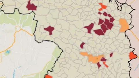 Mapa de incidencia por municipios. En morado, los de mayor riesgo