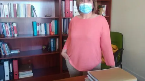 Trinidad Aceves en su despacho