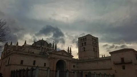 cdabf179ea5cc4d61dd5d2a0ac0fbde1_XL