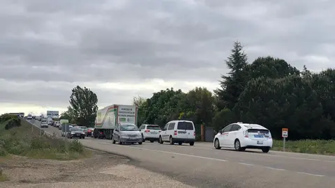 Atasco a la salida de Zamora hacia Cobadu
