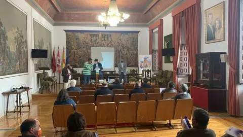 Reunión en el Ayuntamiento de Toro para abordar la instalación de la banda ancha