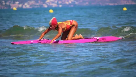 Competicion de playa de salvamento y socorrismo