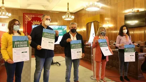 Presentación del programa educativo en la Diputación. Foto Marcos Vicente