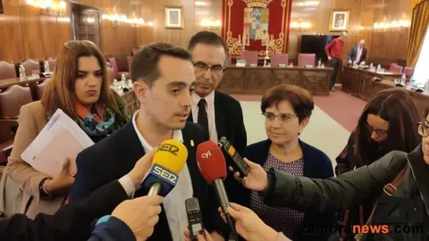 04d380c4c5c6dbbbdbfbde1925d26d5b_XL