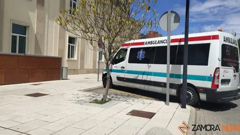 Ambulancia en el HVC