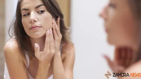 Una mujer frente al espejo. Foto Garnier
