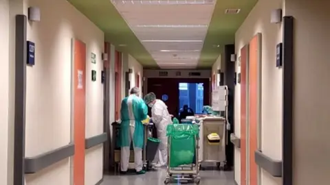 b8a97bcbb8fc4eb5ab7ef14567cd4e51_XL