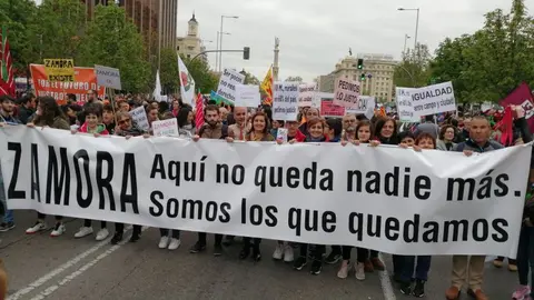 dbe7a535d5c20fa470c62ded89a03471_XL