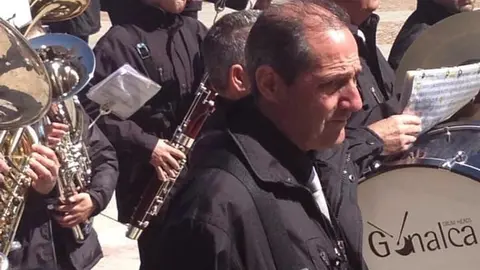 Carlos Ramos durante una de sus múltiples actuaciones con la banda Nacor Blanco en Semana Santa
Fotografía: Vulgo Congregación