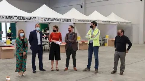 Autoridades acompañan al alcalde de Benavente en la visita al Centro de Negocios