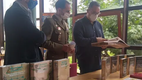 Donación de libros de Defensa en la Fundación hispano-lusa