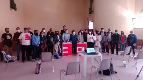 Foto de familia de las plataformas en Fuentes de Ropel