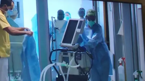 Sanitarios en unidades de críticos