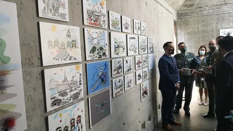 Autoridades inauguran la exposición en Benavente