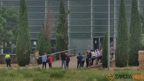 Colas en Ifeza para vacunarse.