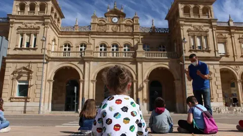 Talleres infantiles en la estación de tren
