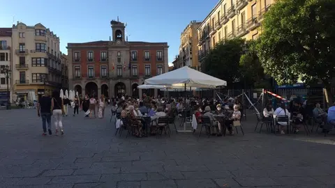 Los zamoranos disfrutan de las terrazas