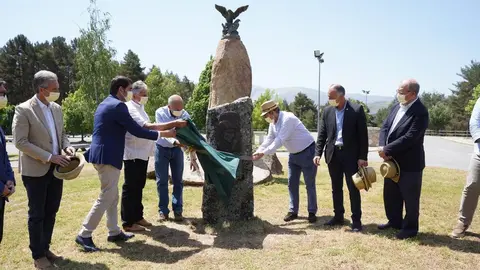 Homenaje a Miguel Delibes en hoyos del Espino (Ávila)