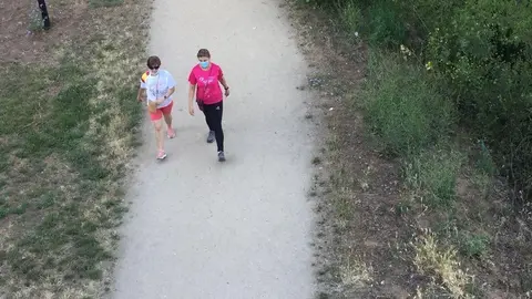 Dos zamoranas paseando por Los Tres Árboles