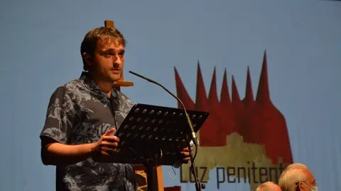 luz penitente (52). Imagen de archivo