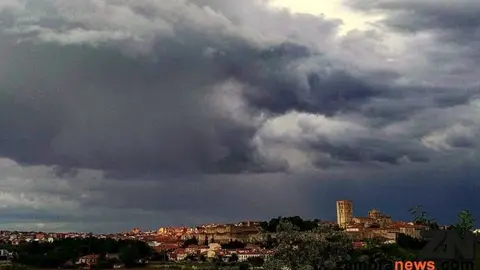 Tormenta nubes zamora