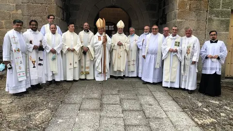 Foto de familia de la ordenación del obispo de