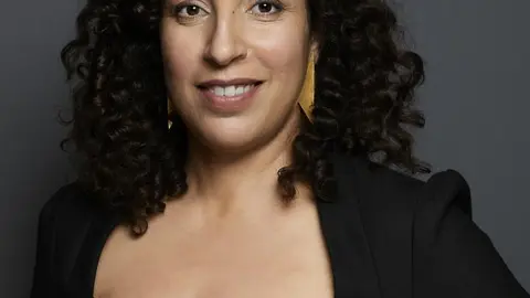 Retrato de la escritora Najat El Hachmi, ganadora del 77º Premio Nadal 2021.