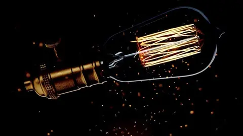 Una bombilla encendida. Foto Facua